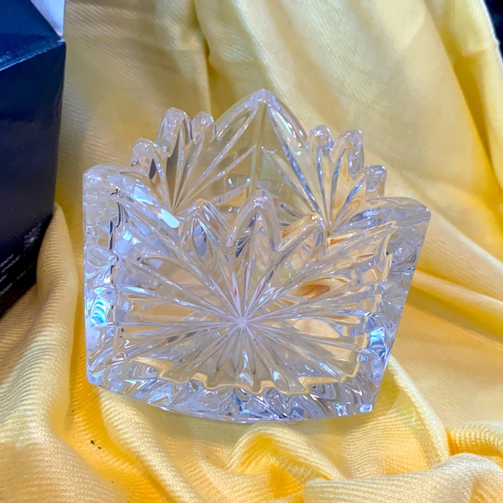 Mikasa Fire Blossom Full Lead Crystal Triangle Tea-light CandleHolder